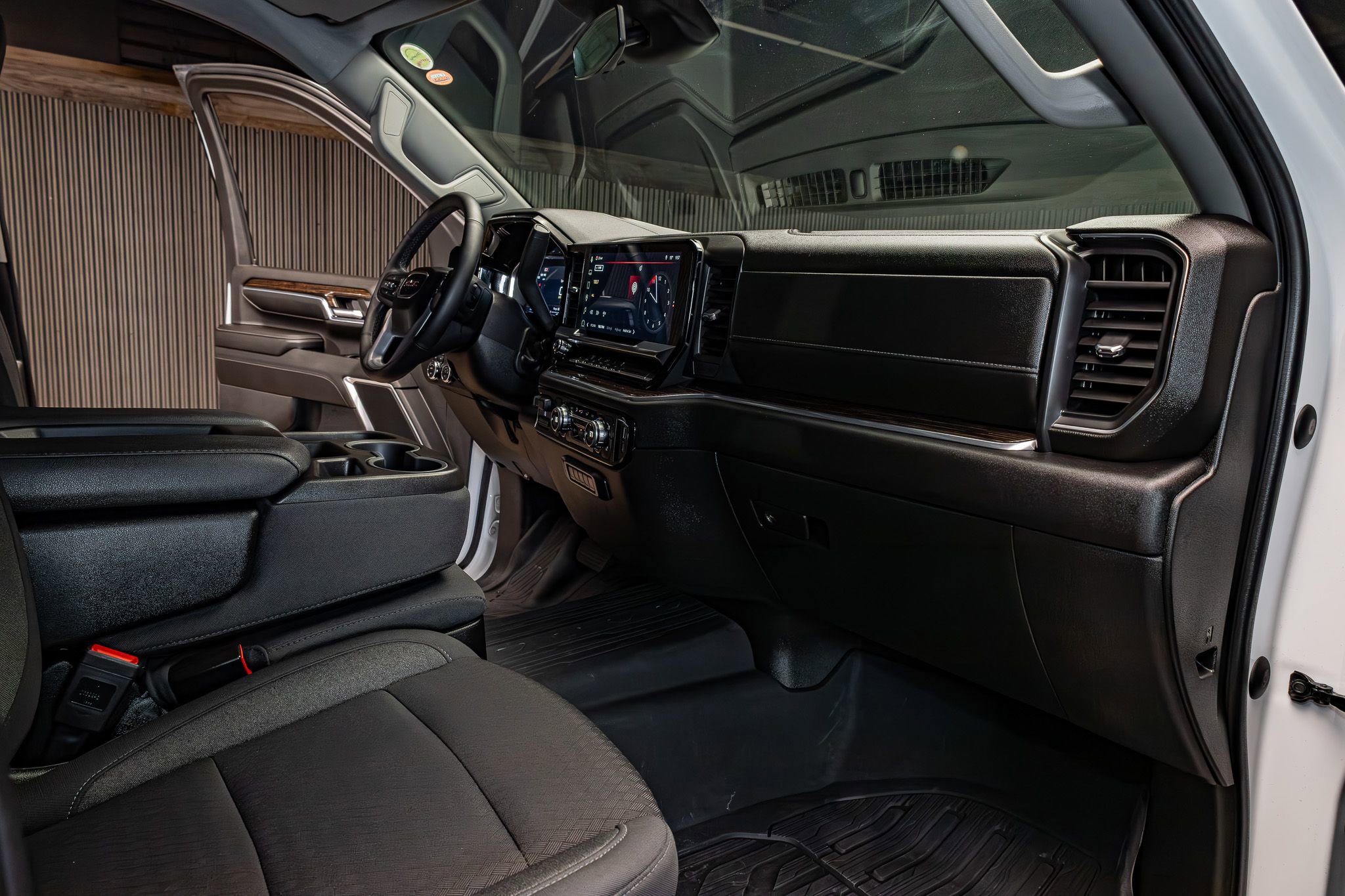 Used 2024 GMC Sierra 2500 SLE w/ SLE Convenience Package image 16