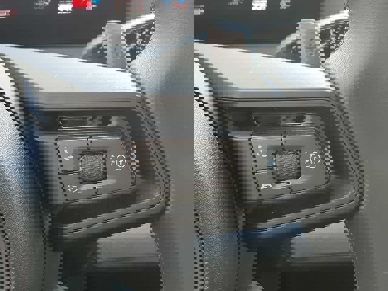 Used 2025 Porsche Panamera image 27