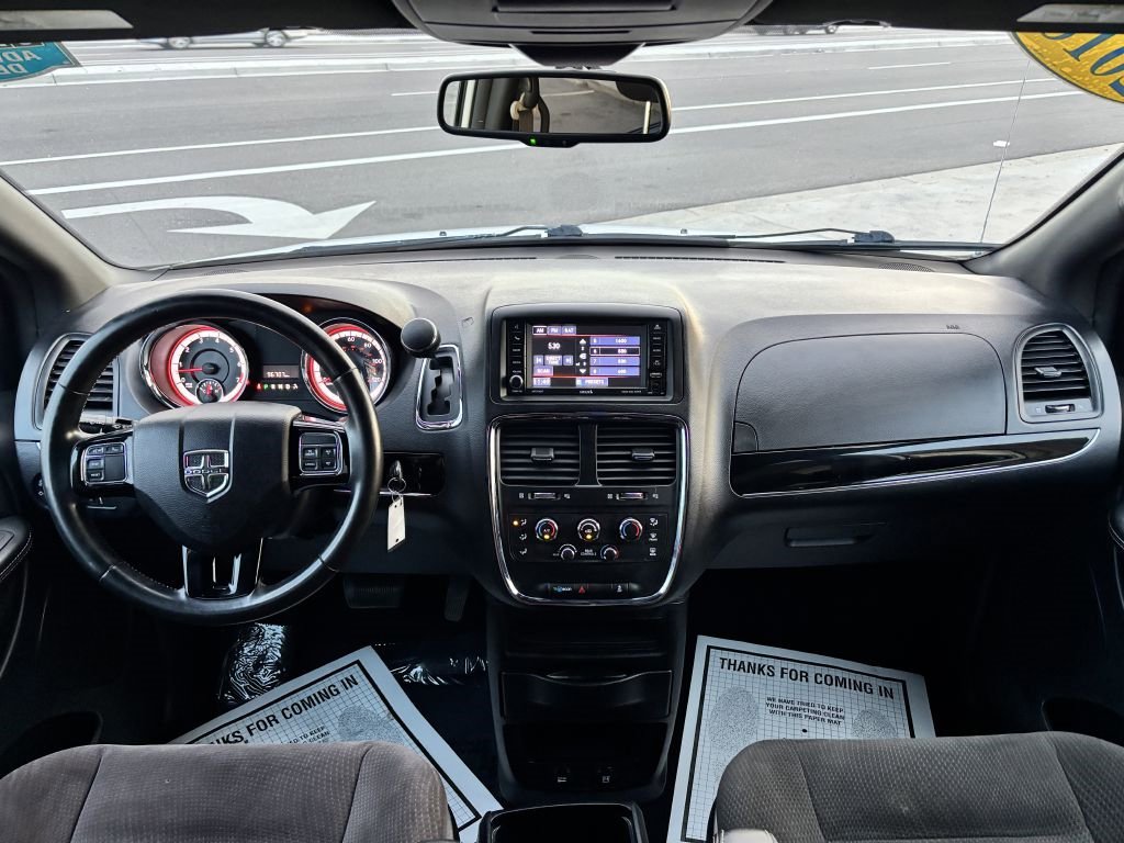 Used 2018 Dodge Grand Caravan SE image 17