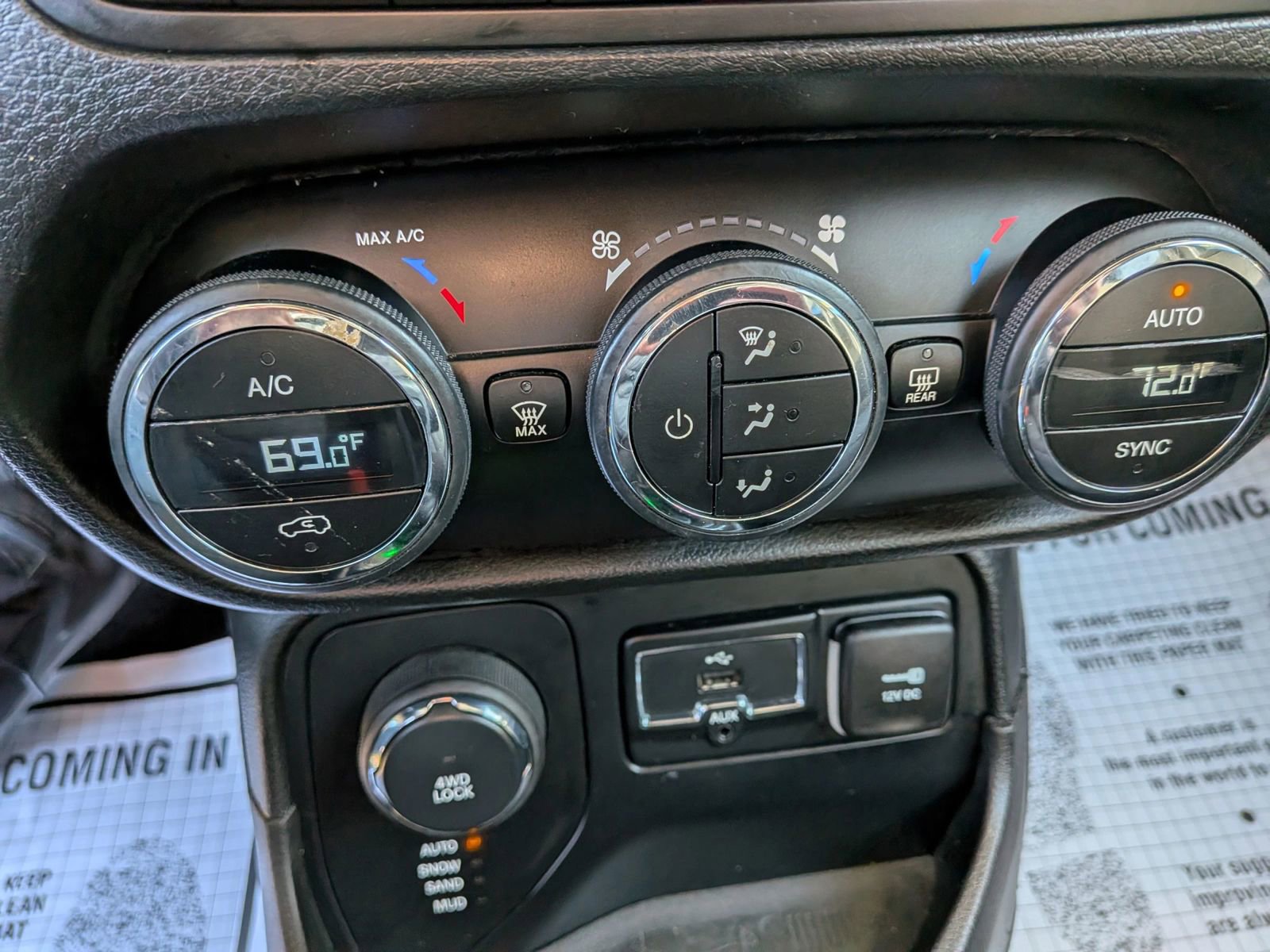 Used 2016 Jeep Renegade Latitude AWD/4WD image 56
