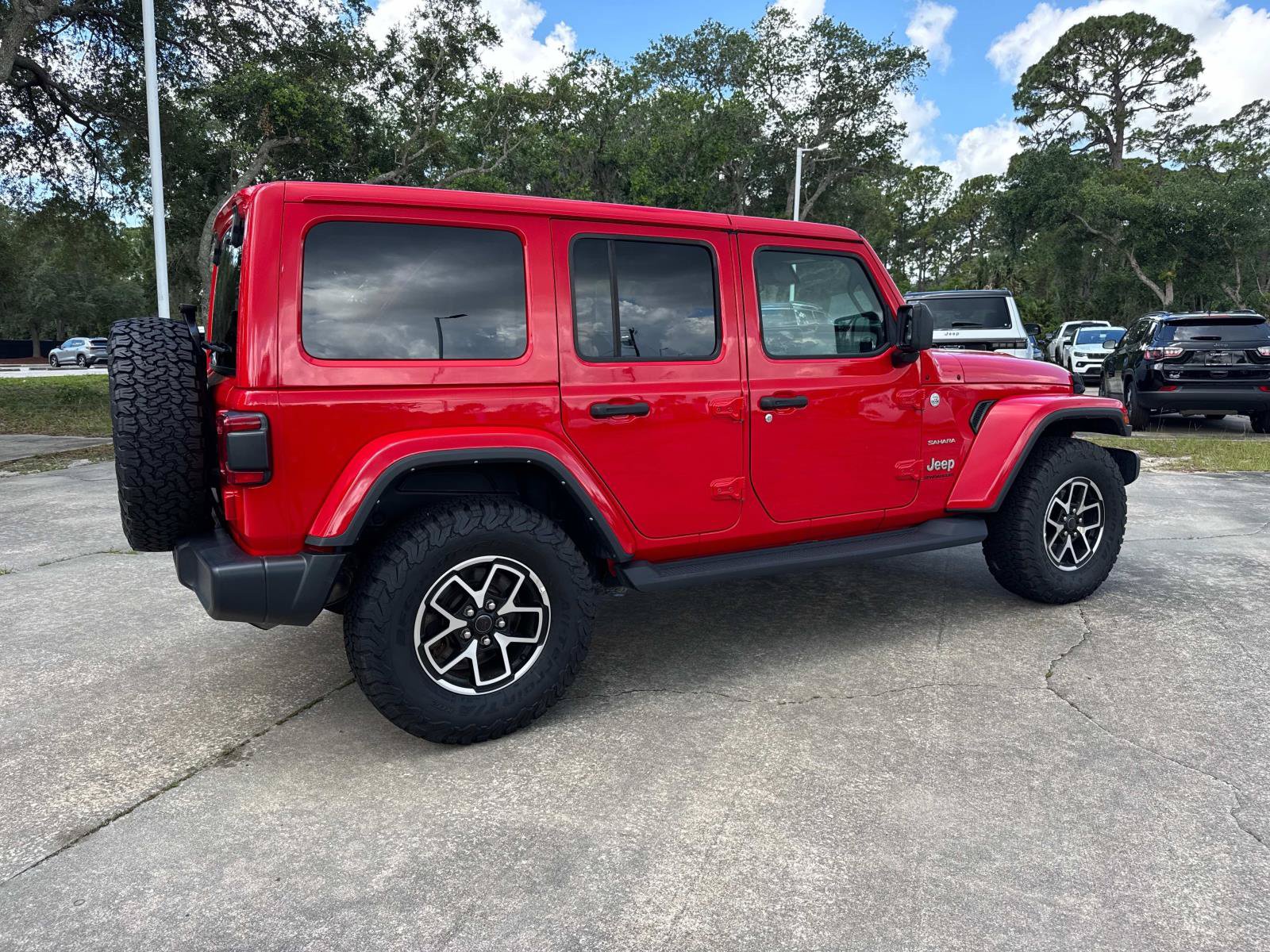 Certified 2024 Jeep Wrangler Unlimited Sahara AWD/4WD image 3