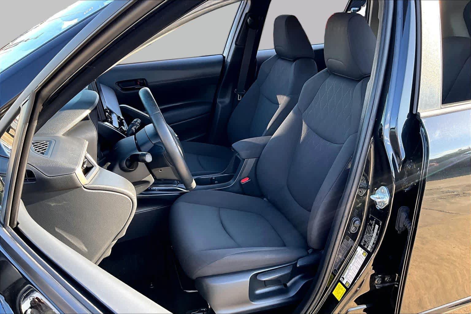 Used 2023 Toyota Corolla Cross LE w/ Moonroof Package FWD image 8