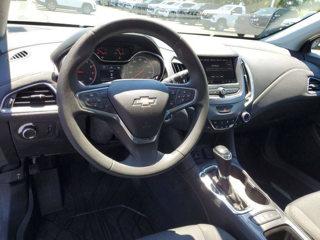 Used 2019 Chevrolet Cruze LT w/ Sun And Sound Package FWD image 8