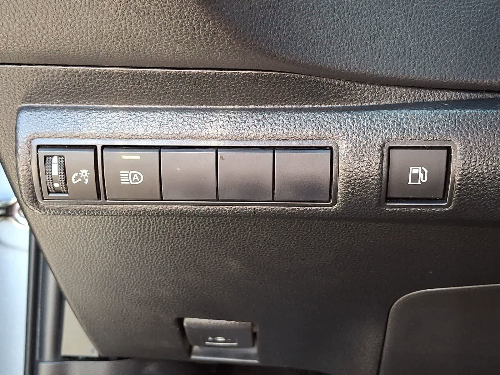Certified 2020 Toyota Corolla LE image 29