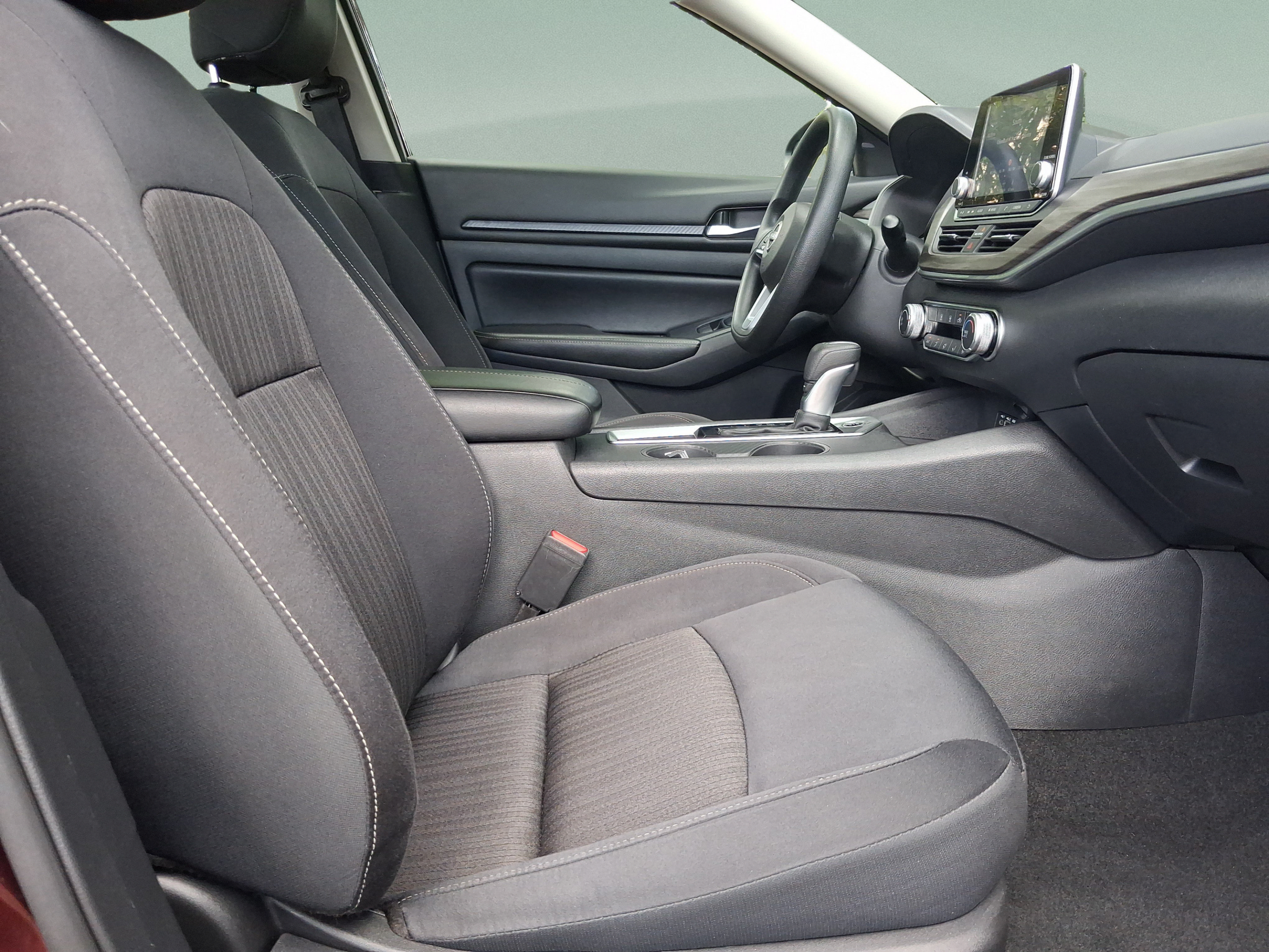 Used 2025 Nissan Altima 2.5 SV FWD image 33