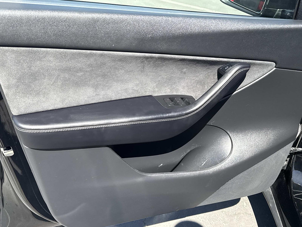 Used 2022 Tesla Model Y Performance AWD/4WD image 23