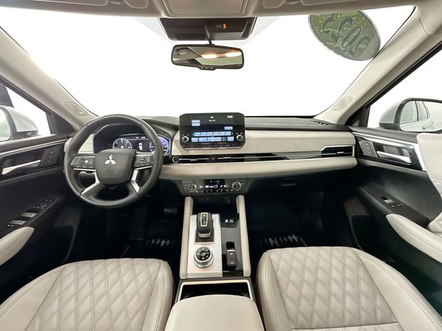 Used 2023 Mitsubishi Outlander SEL AWD/4WD image 3