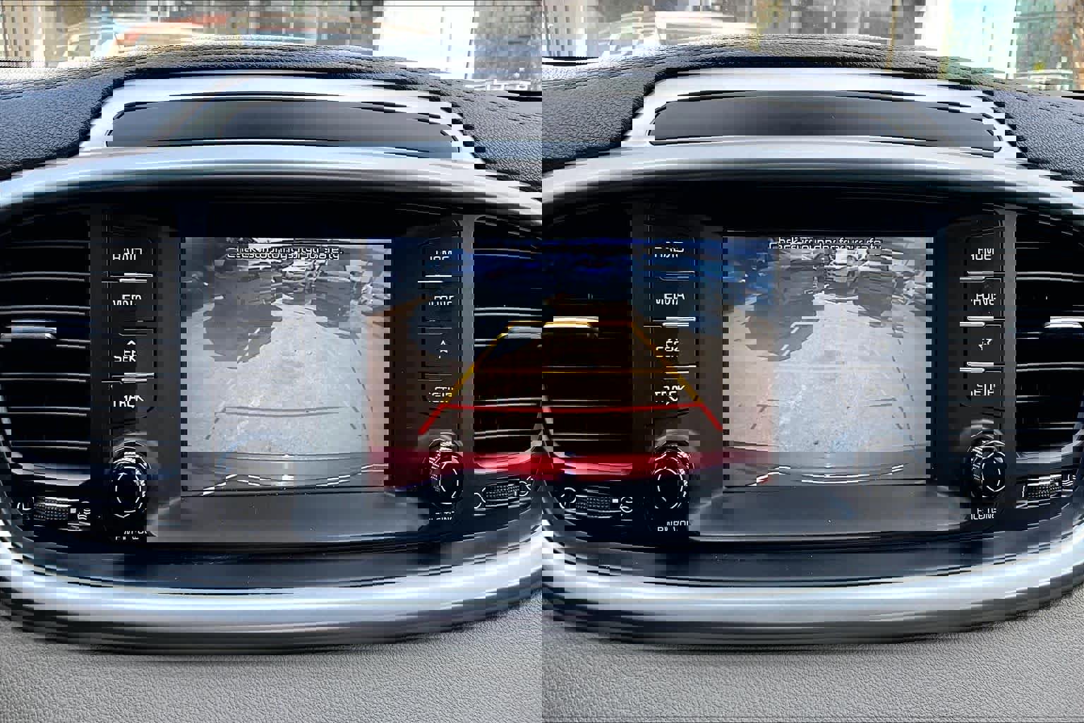 Used 2019 Kia Sorento LX image 28