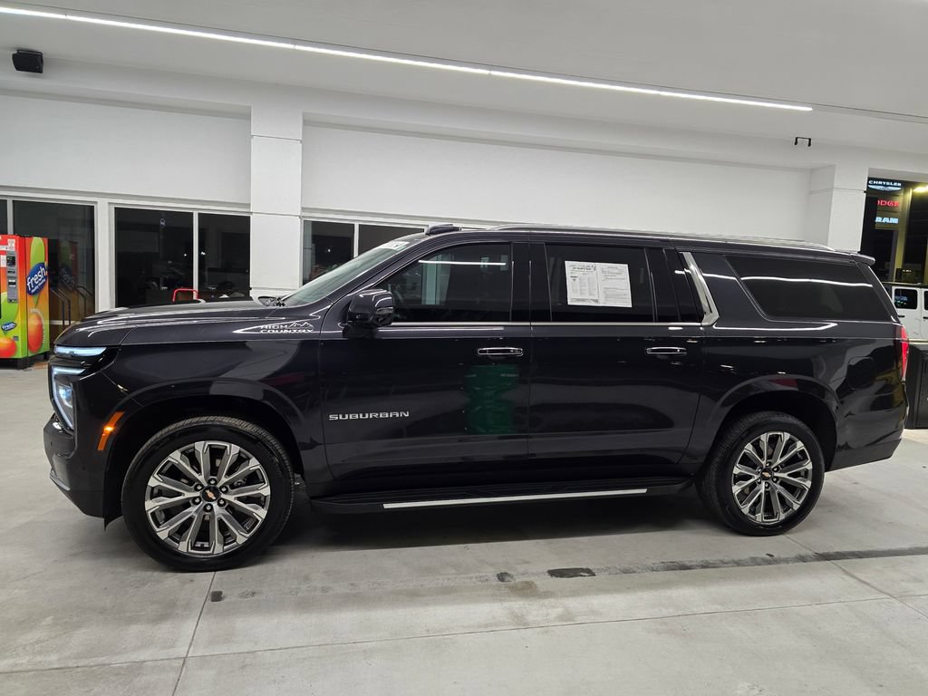 Used 2025 Chevrolet Suburban High Country RWD image 3