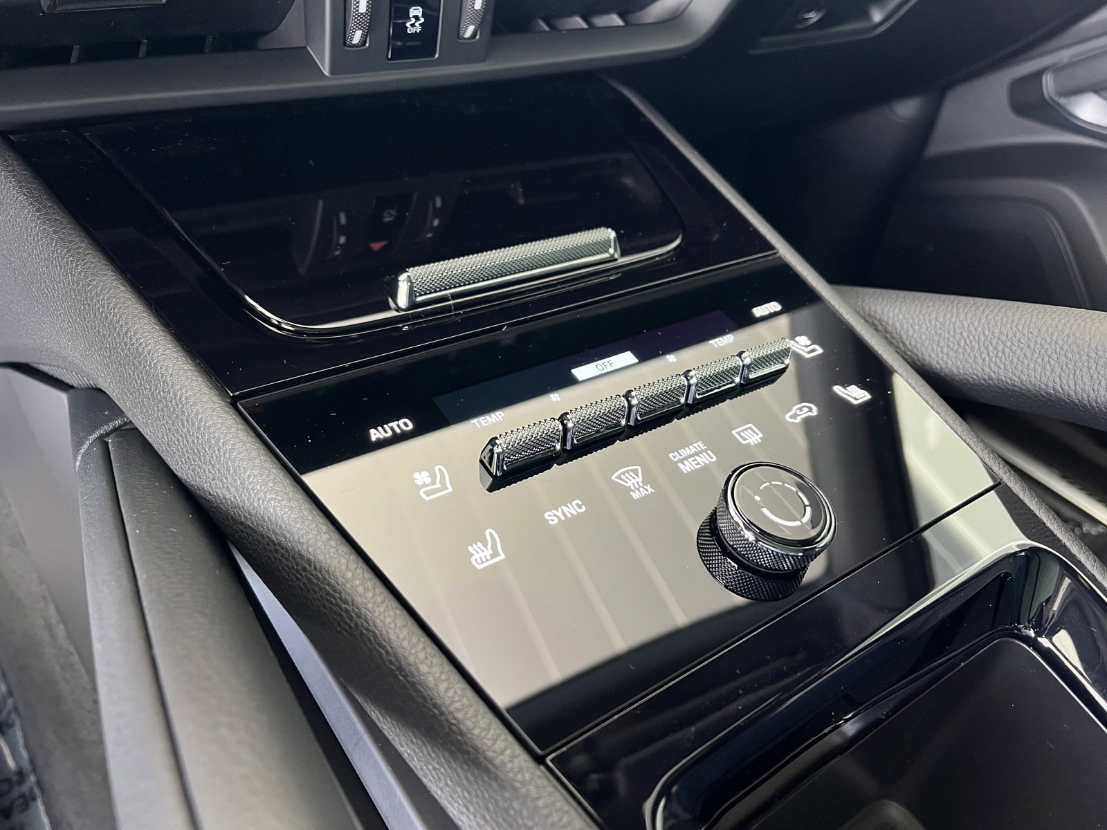 New 2025 Porsche Cayenne image 20