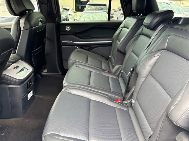 New 2025 Lincoln Navigator Reserve w/ Jet Appearance Package image 18