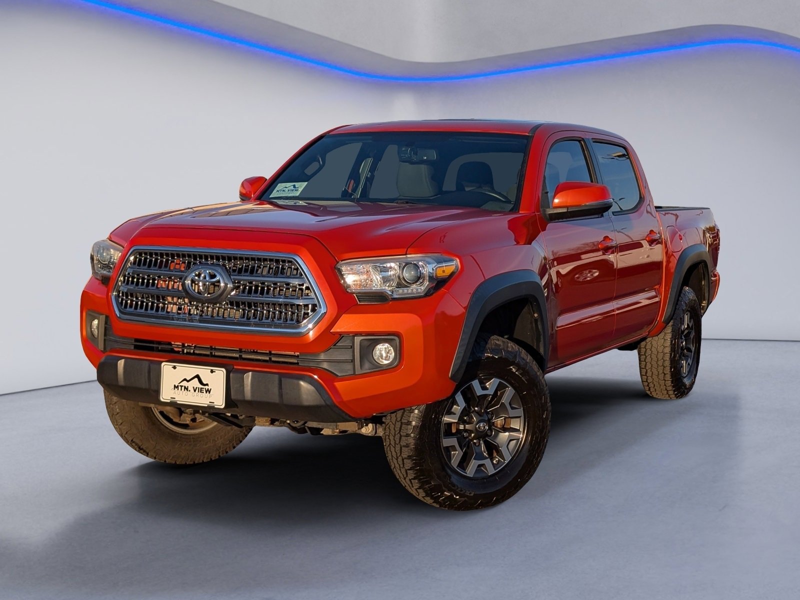 Used 2017 Toyota Tacoma TRD Sport image 2
