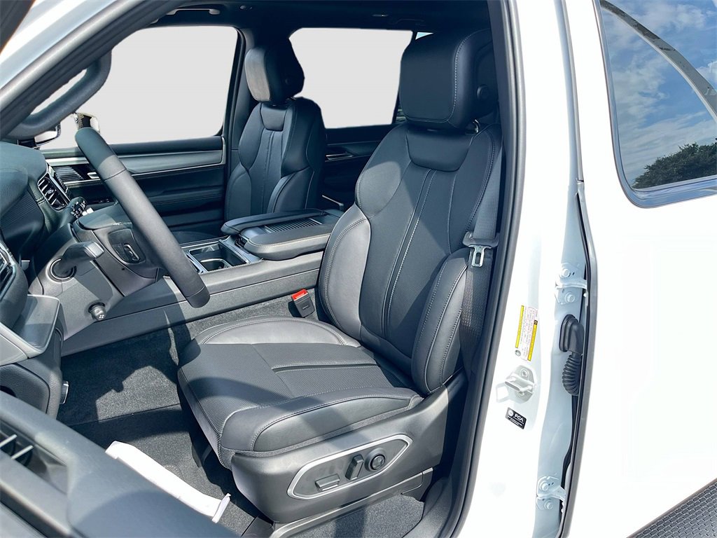 New 2025 Jeep Wagoneer L Series II w/ Premium Group I image 35