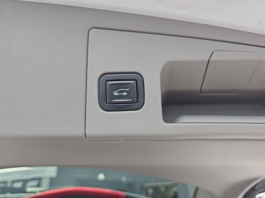 Used 2020 Cadillac XT5 Premium Luxury w/ LPO, Floor Liner Package image 17