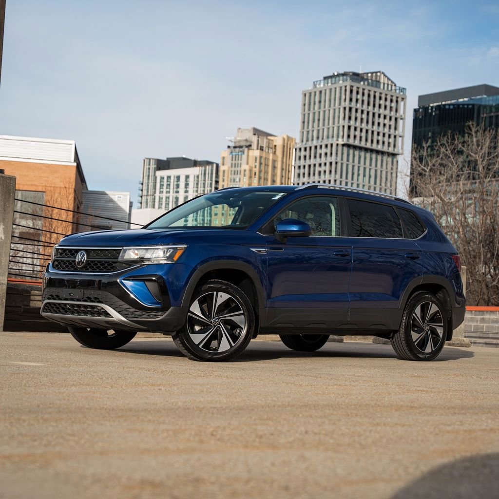 Certified 2023 Volkswagen Taos SE image 1