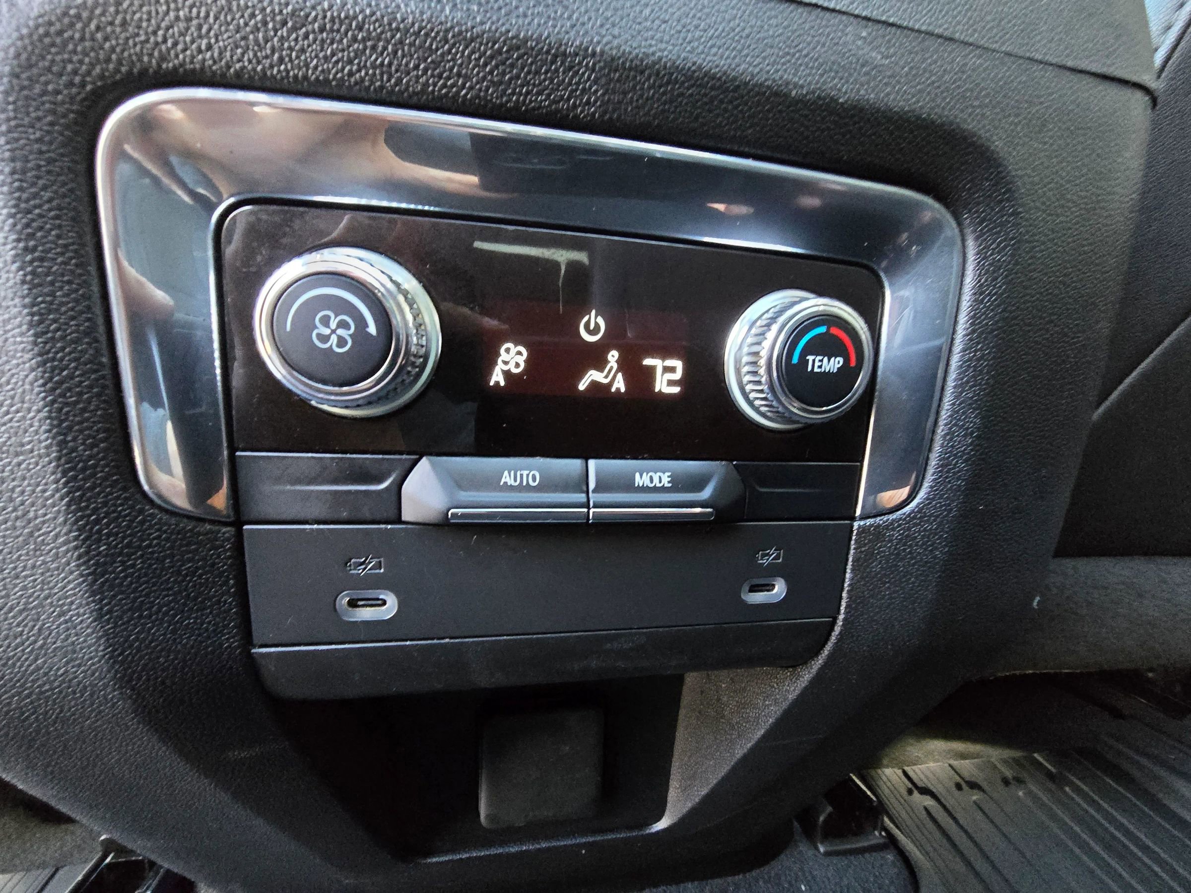 Used 2023 GMC Yukon XL SLT image 21