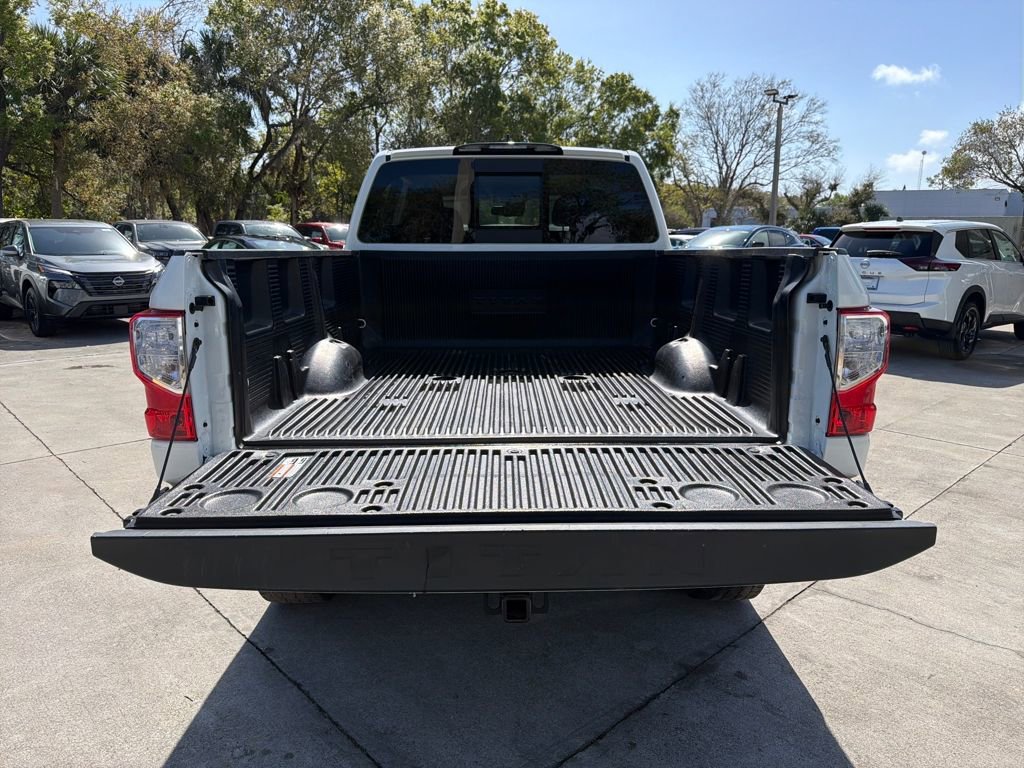 Used 2024 Nissan Titan SV w/ SV Convenience Package image 33