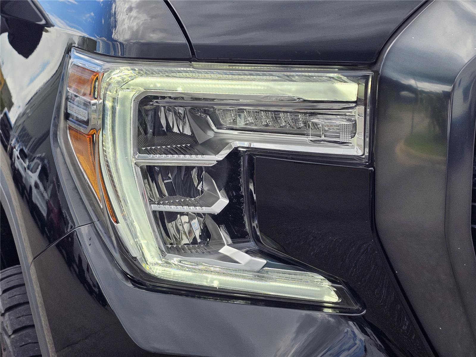 Used 2021 GMC Sierra 1500 AT4 w/ AT4 Value Package AWD/4WD image 4