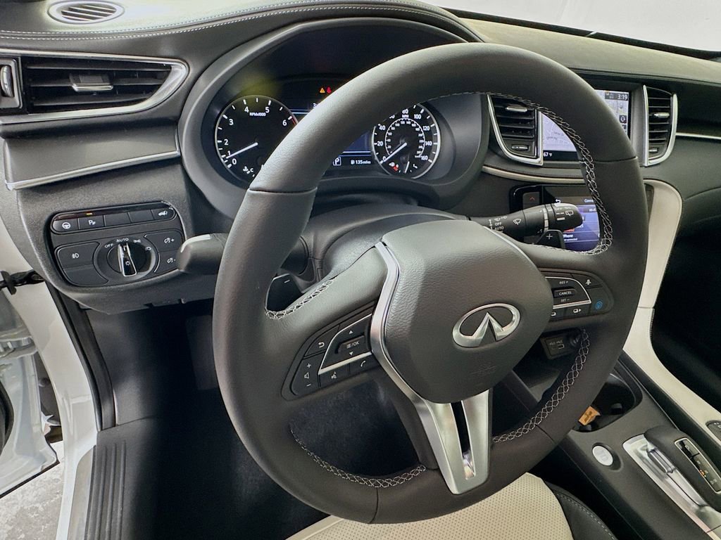 Certified 2025 INFINITI QX55 Essential image 13