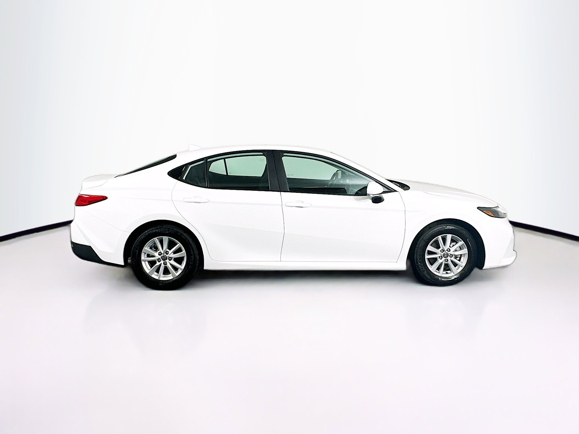 Used 2025 Toyota Camry LE image 10