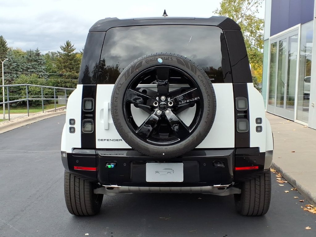 New 2026 Land Rover Defender 110 X-Dynamic SE AWD/4WD image 4