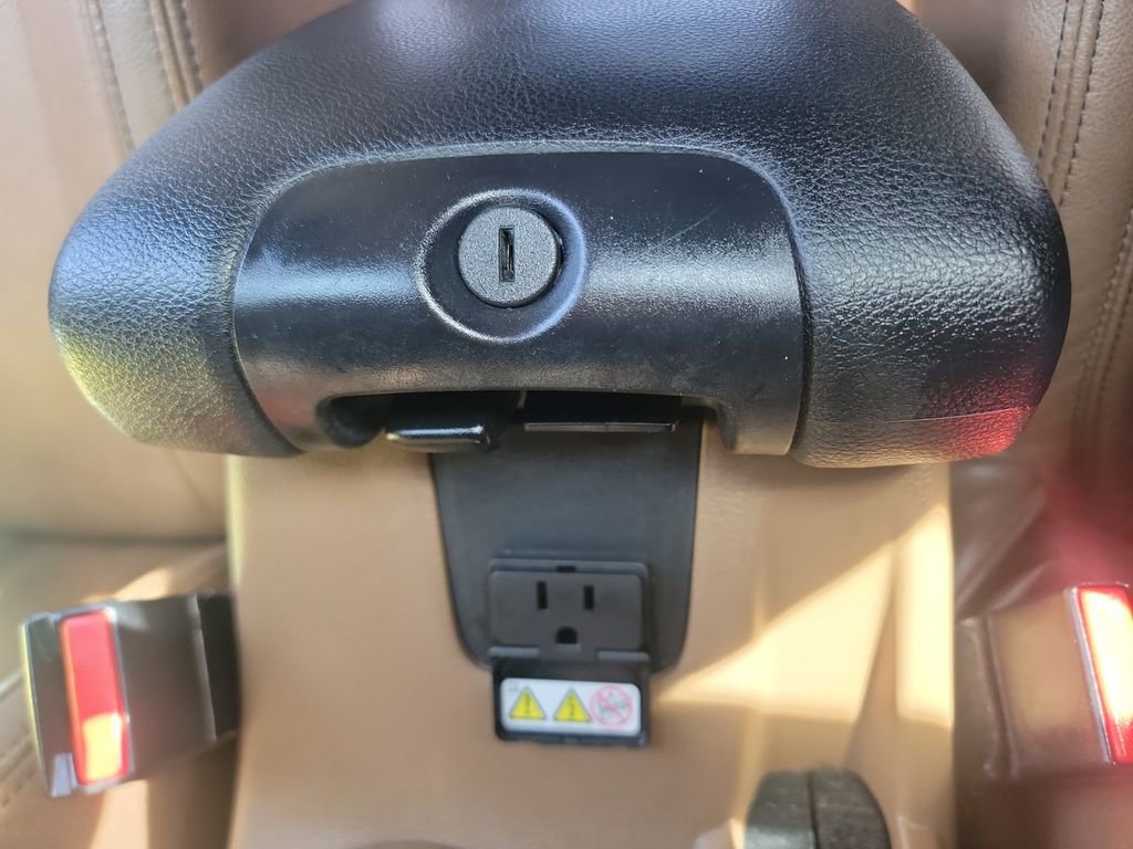 Used 2016 Jeep Wrangler Sahara w/ Connectivity Group AWD/4WD image 18