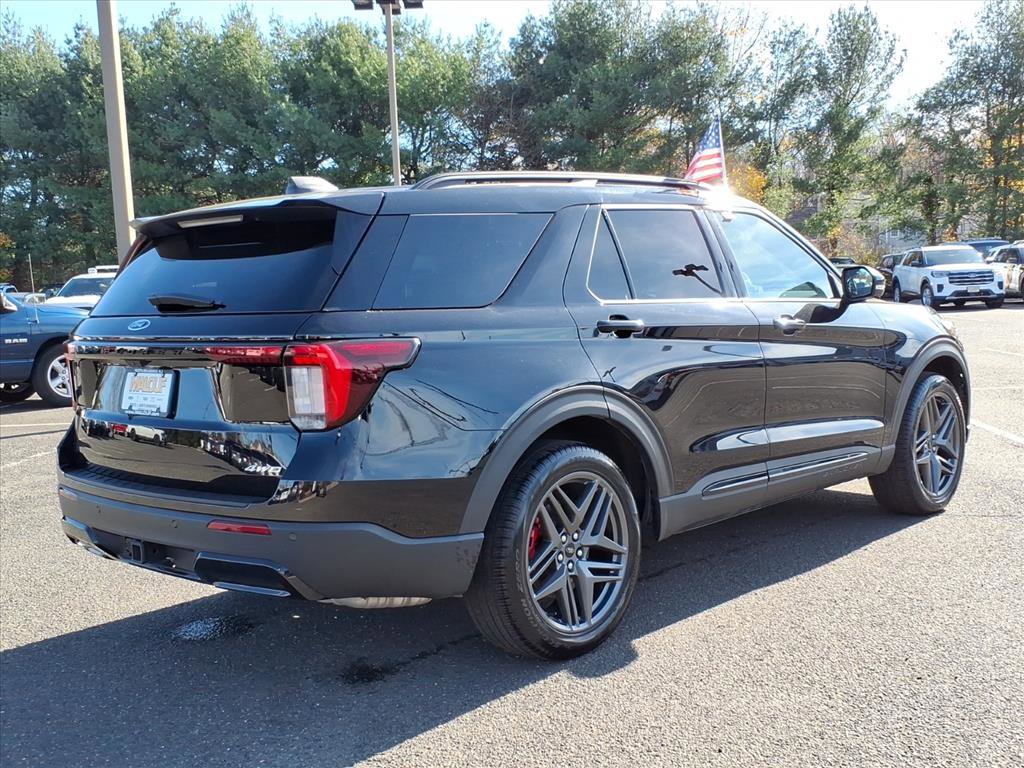 Used 2025 Ford Explorer ST-Line w/ ST-Line Street Pack image 7