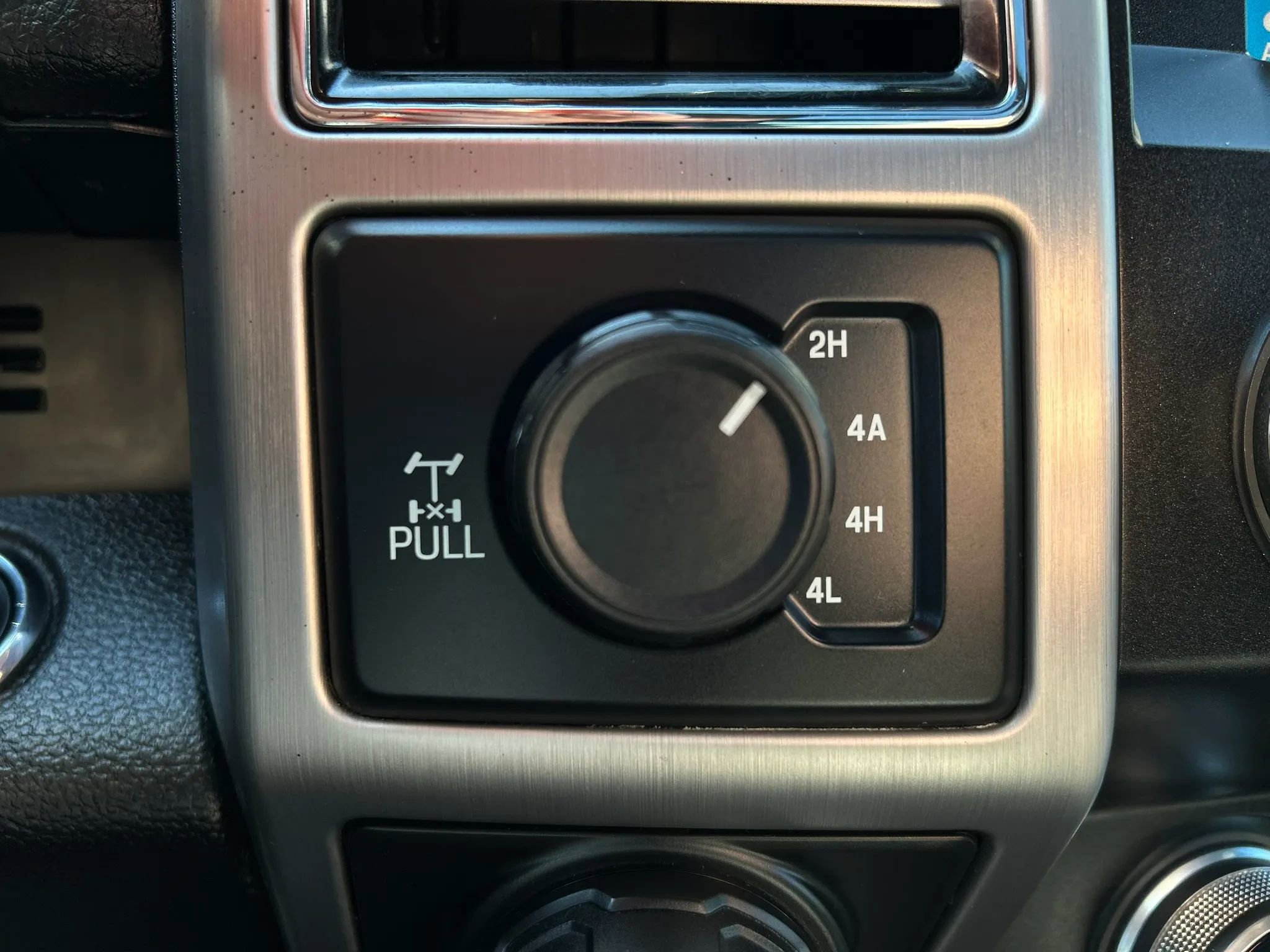 Used 2019 Ford F150 Platinum w/ Equipment Group 701A Luxury image 18