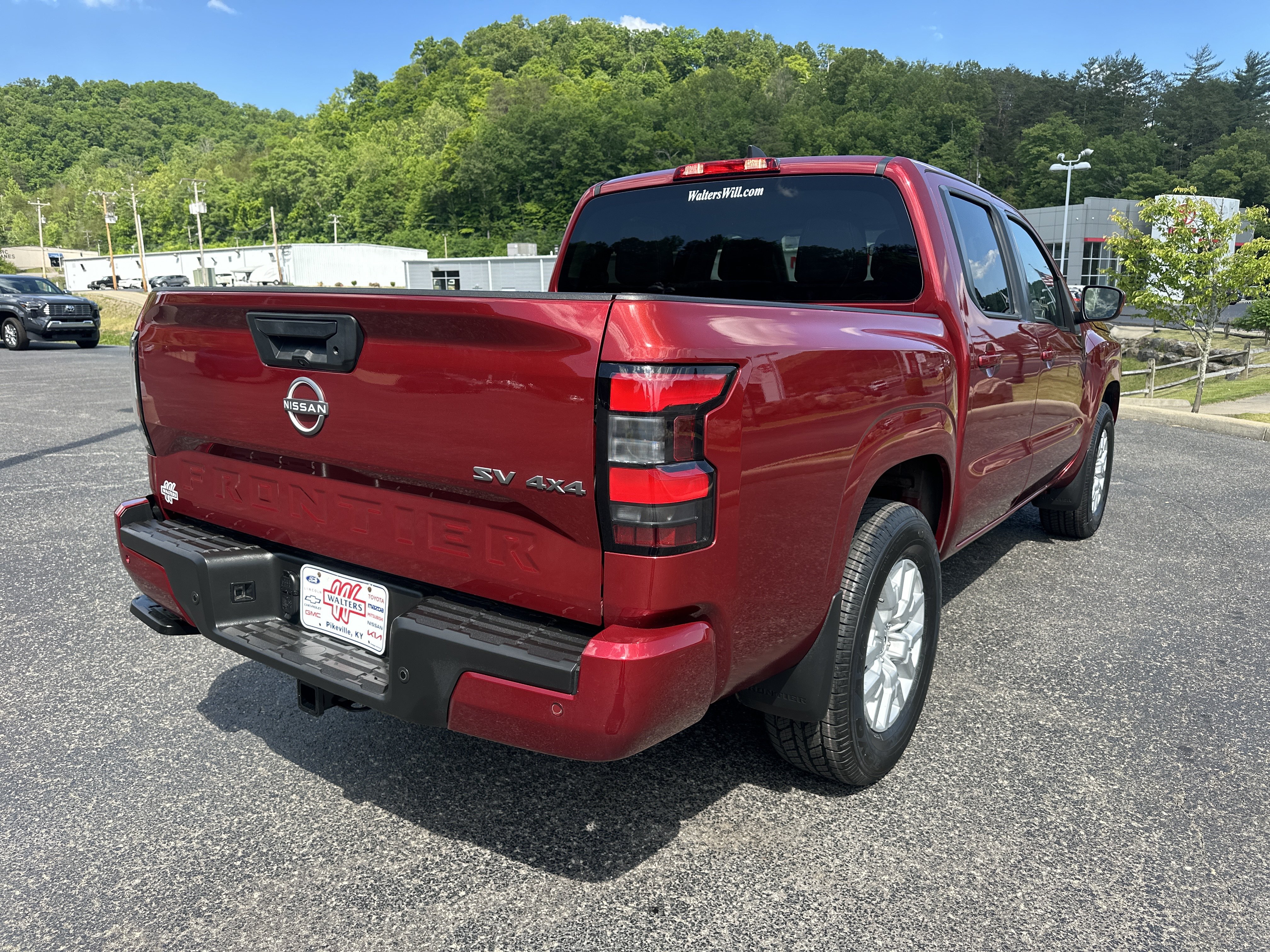 Used 2023 Nissan Frontier SV w/ Technology Package AWD/4WD image 2