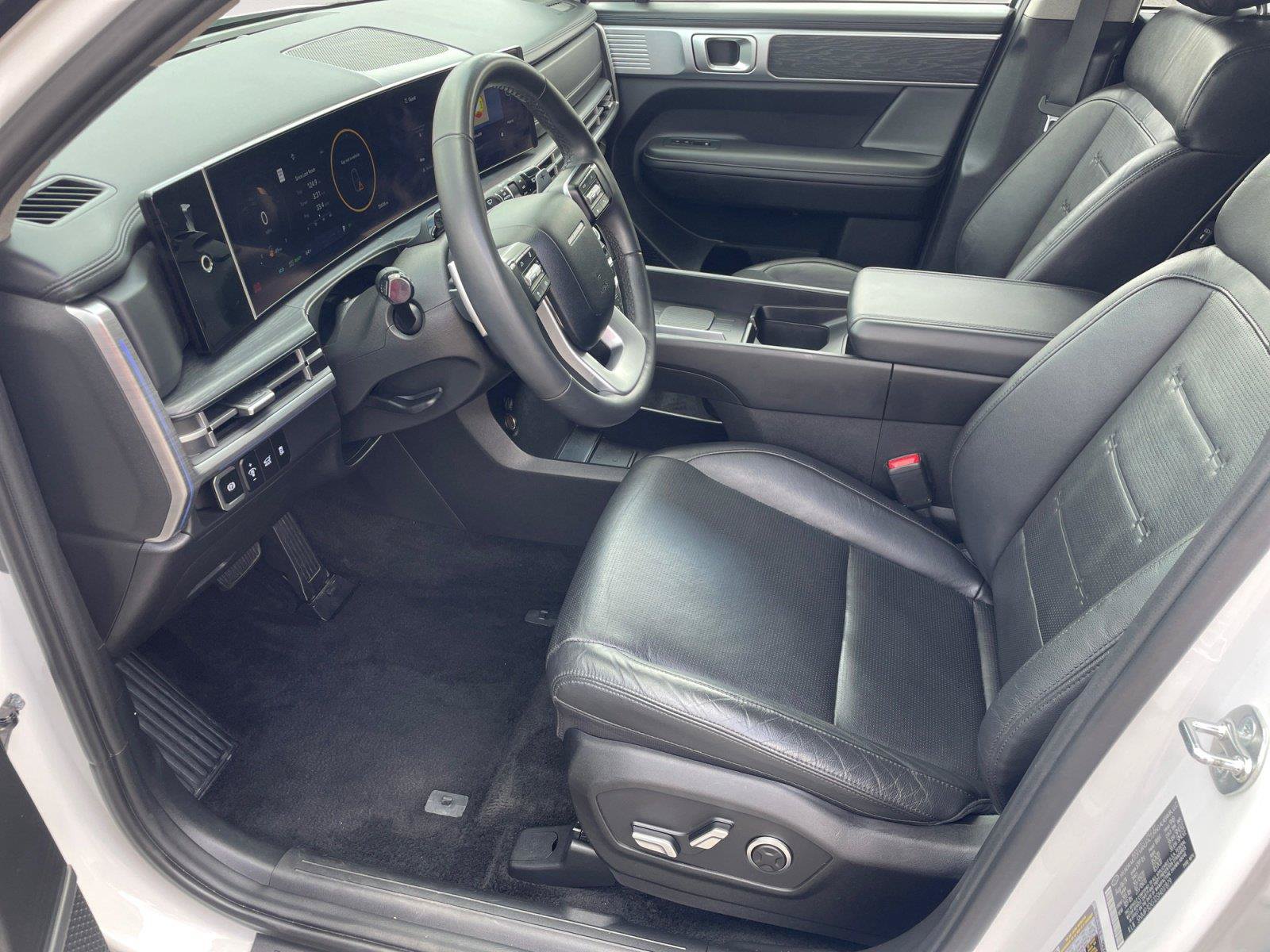 Used 2025 Hyundai Santa Fe Limited AWD/4WD image 9