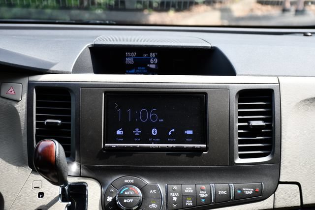 Used 2013 Toyota Sienna XLE FWD image 23