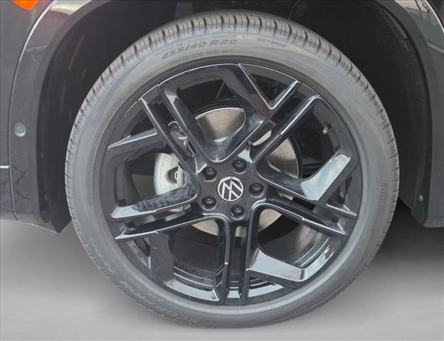 New 2026 Volkswagen Tiguan SE R-Line image 10