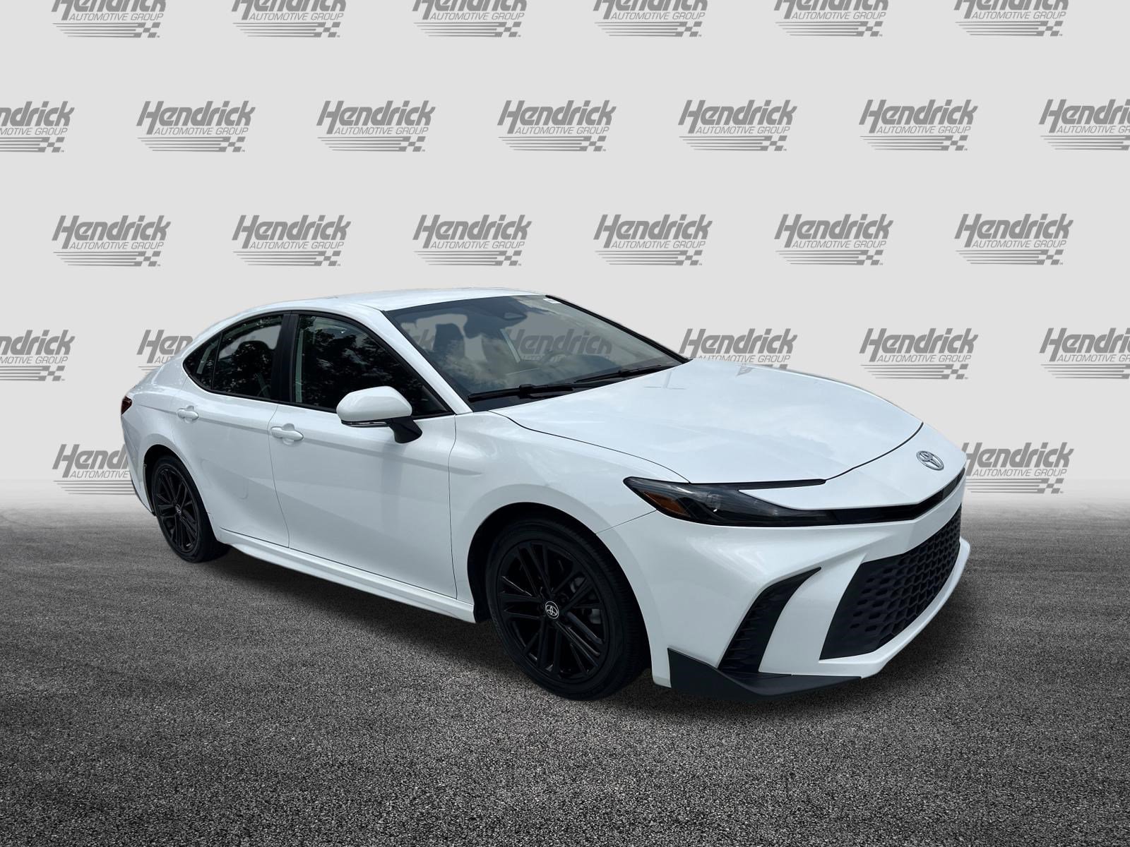 Used 2025 Toyota Camry SE FWD image 2