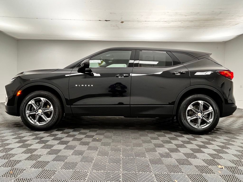 Used 2024 Chevrolet Blazer LT image 12