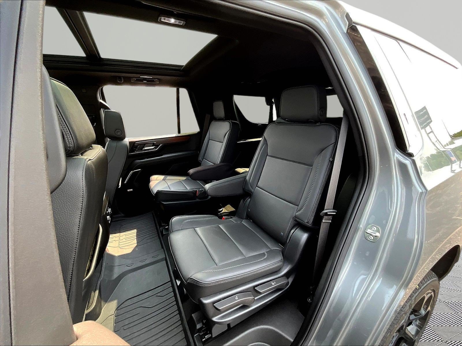 Used 2026 GMC Yukon Denali w/ Sun & Power Step Package AWD/4WD image 21