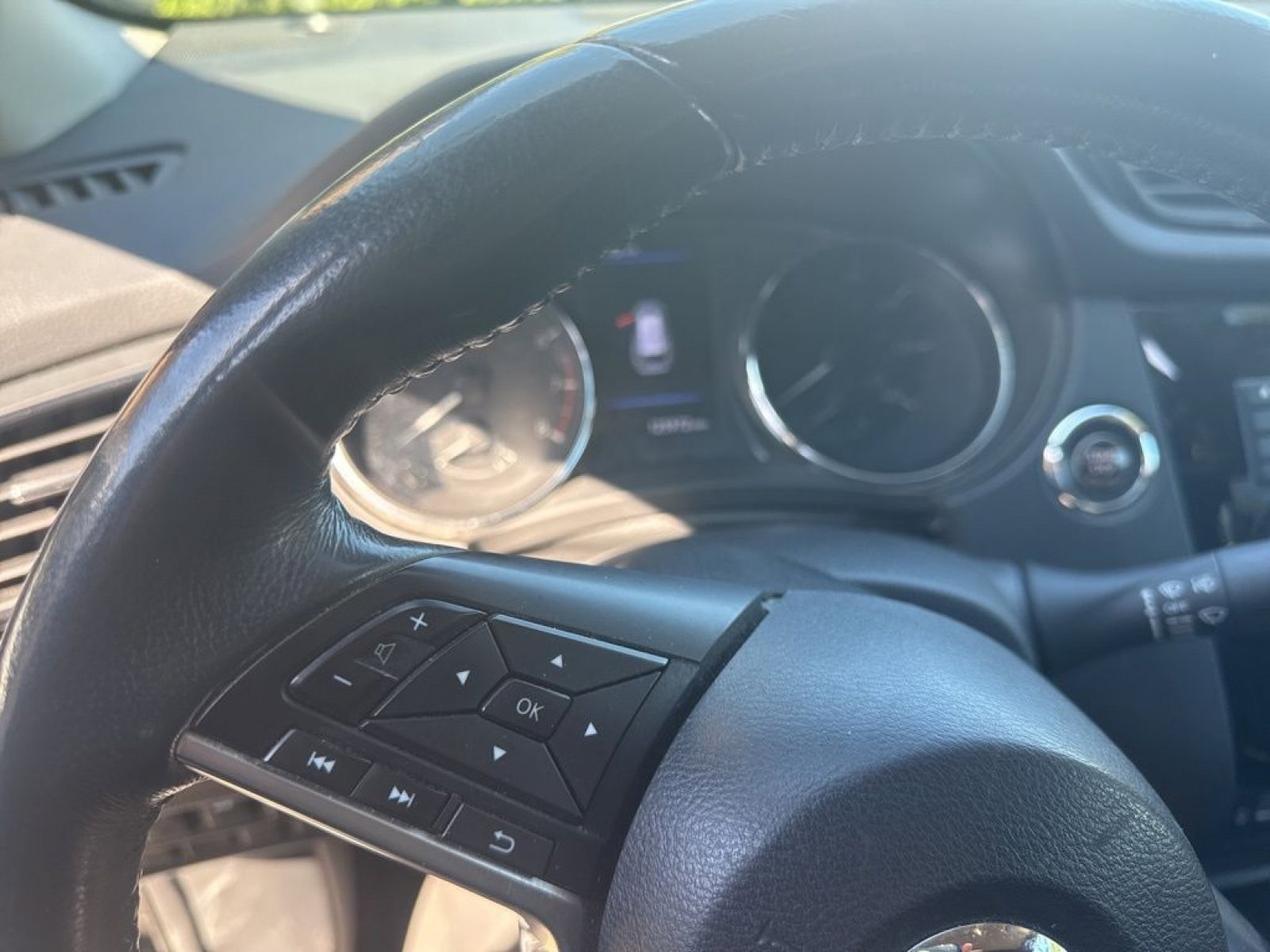 Used 2018 Nissan Rogue SL image 6