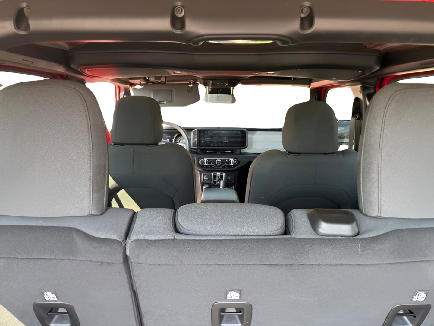 Used 2024 Jeep Wrangler Sahara image 31