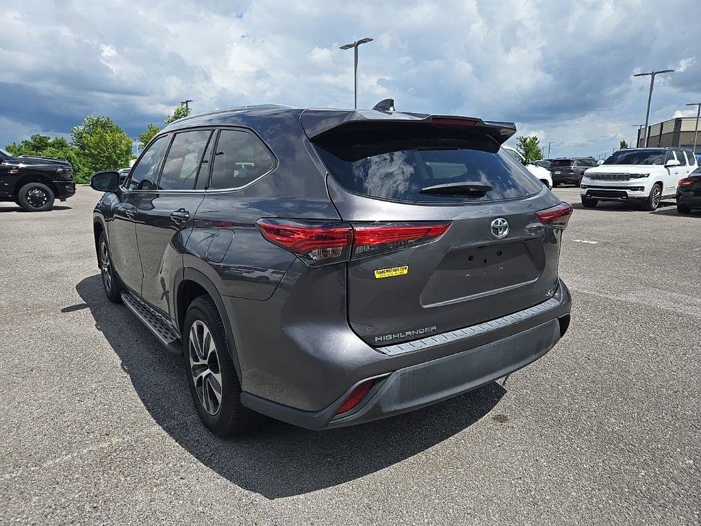 Used 2022 Toyota Highlander XLE FWD image 5