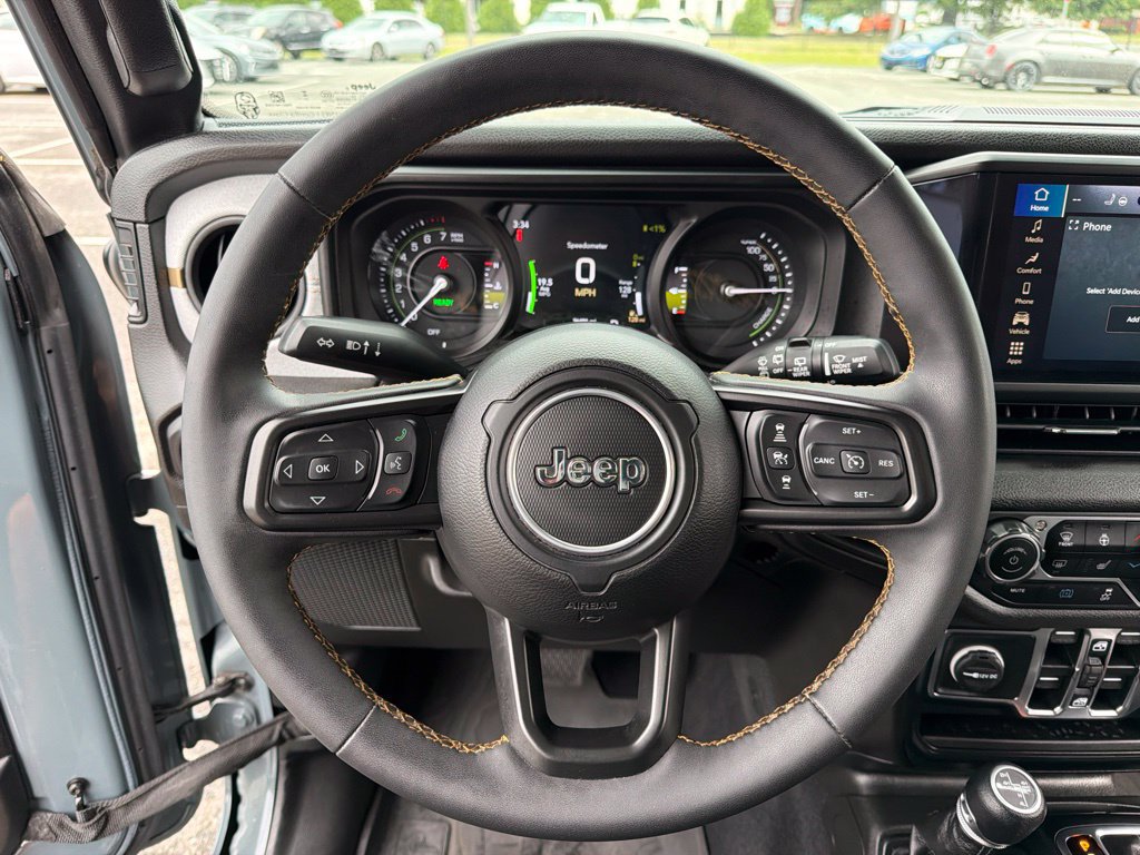 Used 2024 Jeep Wrangler Unlimited w/ Convenience Group AWD/4WD image 15