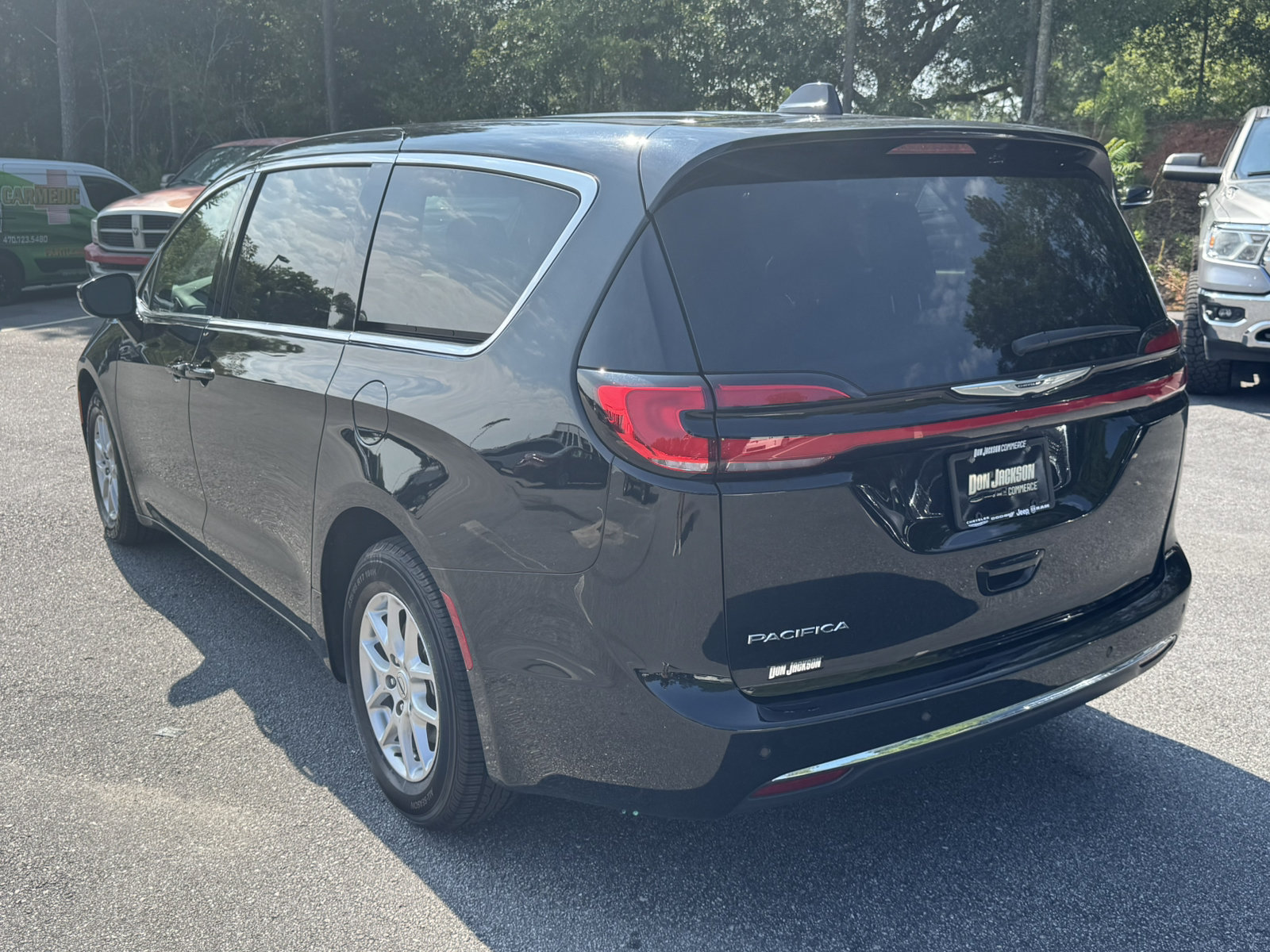 Used 2025 Chrysler Pacifica Select FWD image 7