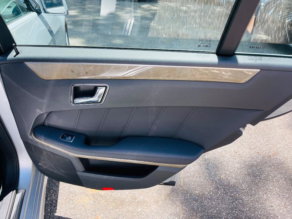 Used 2010 Mercedes-Benz E 350 Sedan image 44