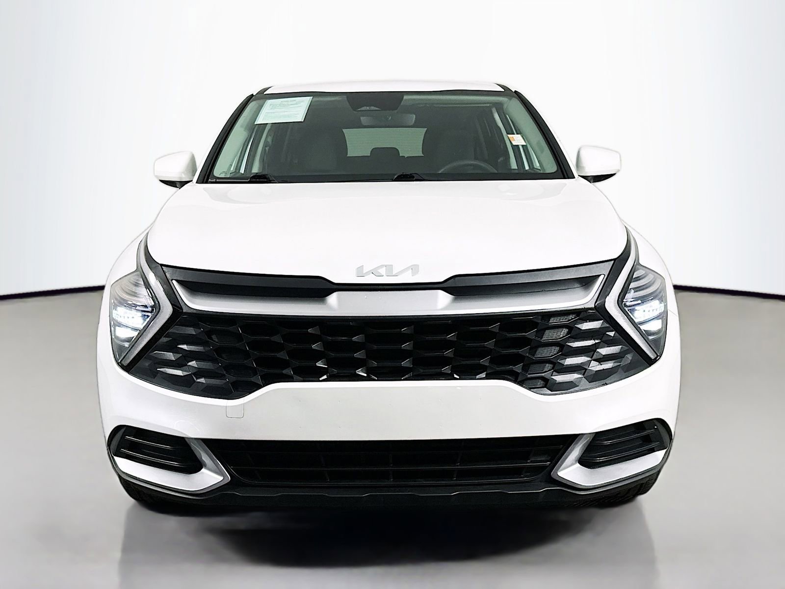 Used 2024 Kia Sportage LX image 2