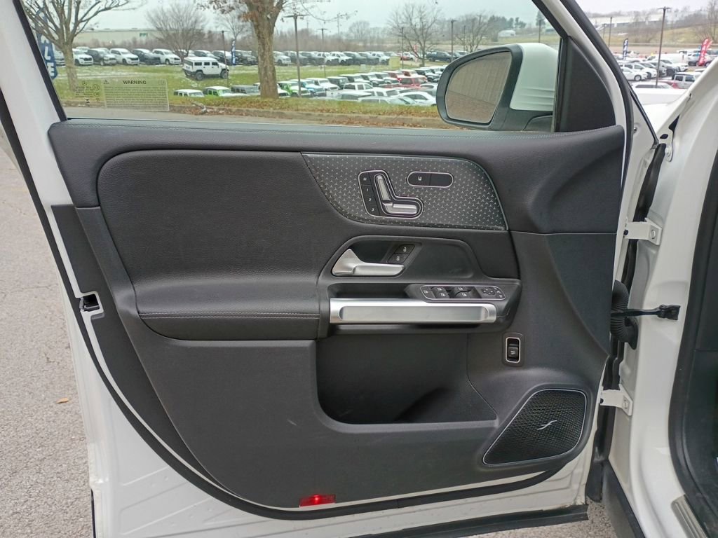 Used 2024 Mercedes-Benz GLB 250 4MATIC w/ Driver Assistance Package image 16