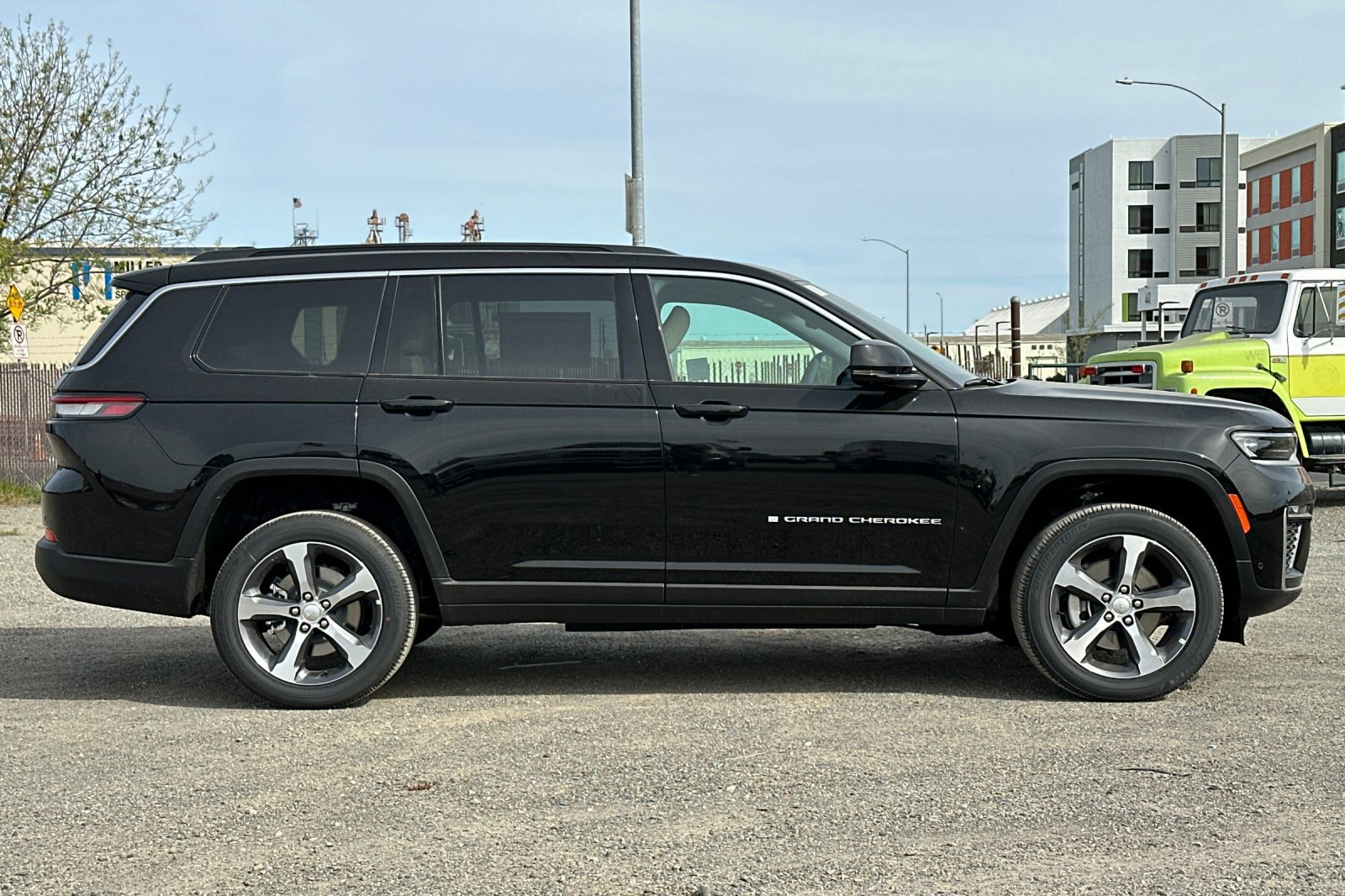 New 2026 Jeep Grand Cherokee L Limited AWD/4WD image 2