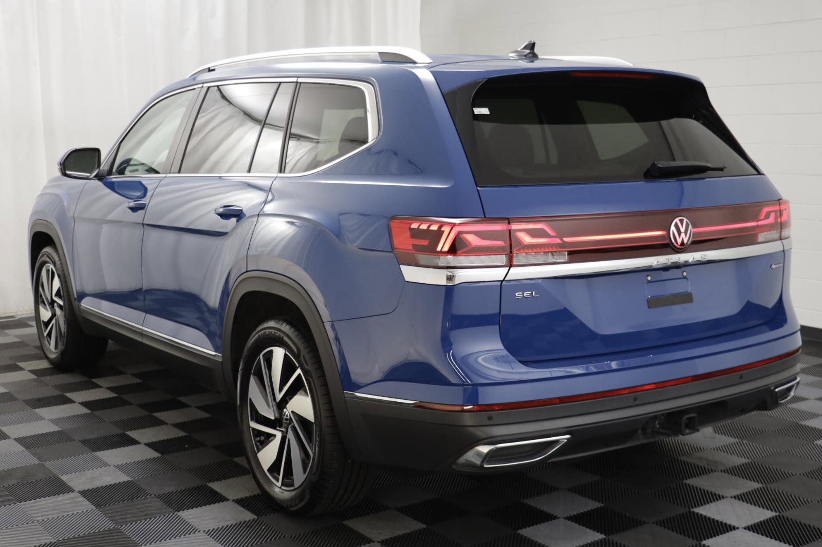 Used 2025 Volkswagen Atlas SEL image 15