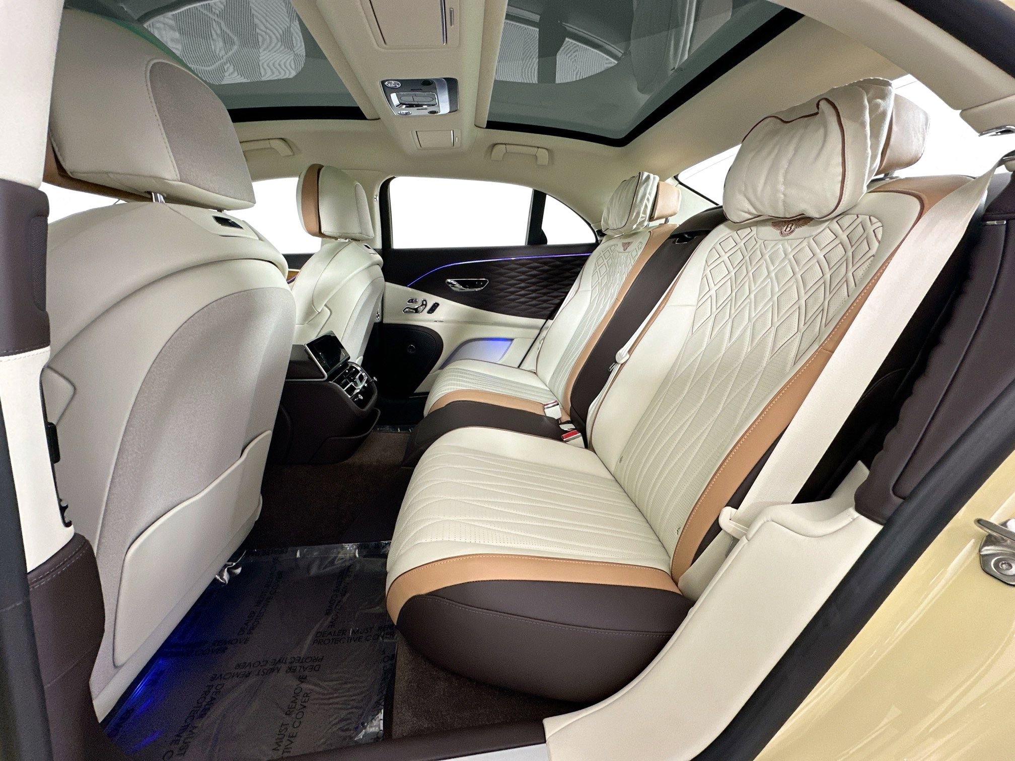 Used 2023 Bentley Flying Spur Plug-In Hybrid image 24