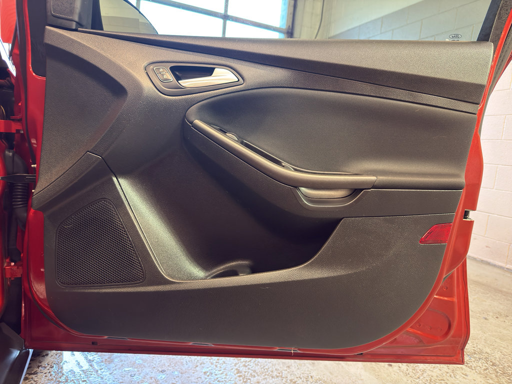 Used 2018 Ford Focus SEL FWD image 21