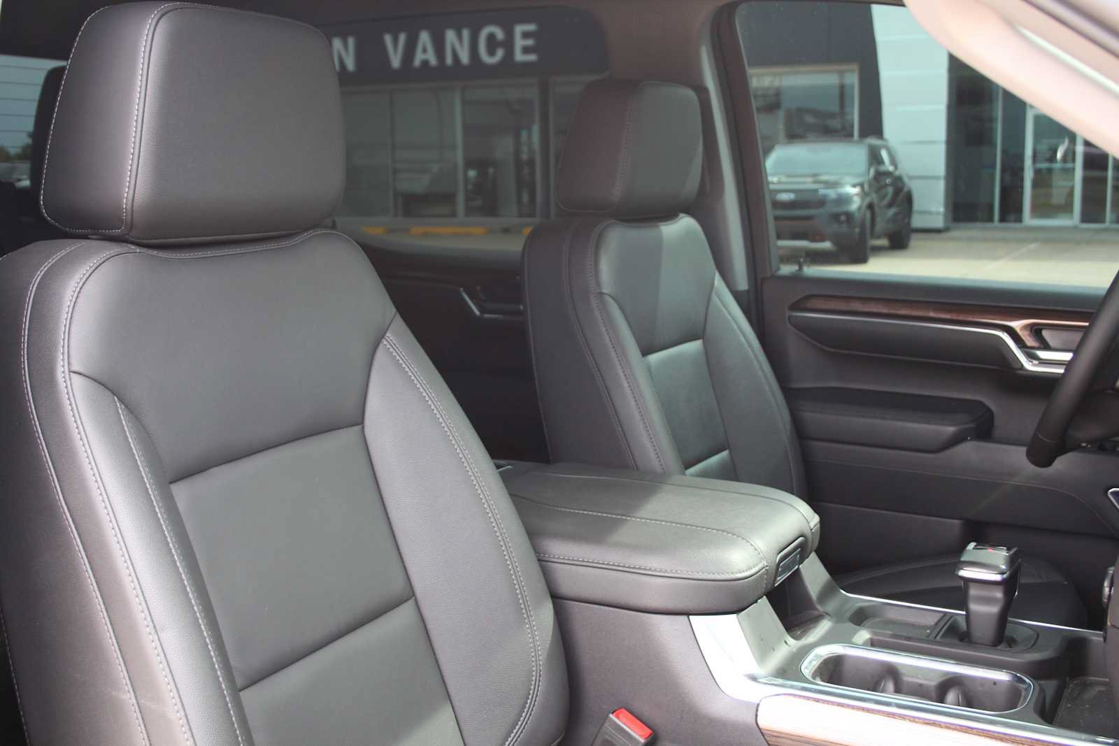 Used 2024 Chevrolet Silverado 1500 LT Trail Boss w/ Convenience Package II AWD/4WD image 22