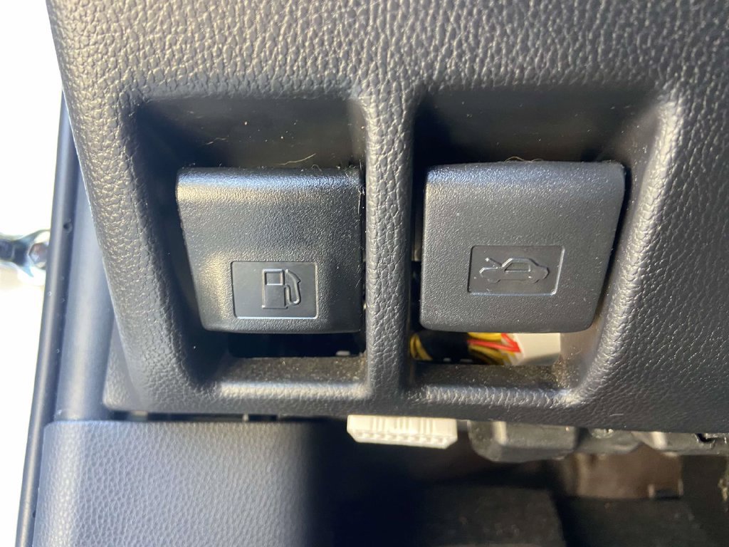 Used 2025 Toyota RAV4 XLE Premium FWD image 30