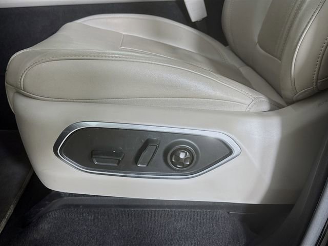 Used 2023 Jeep Wagoneer L 4WD image 23